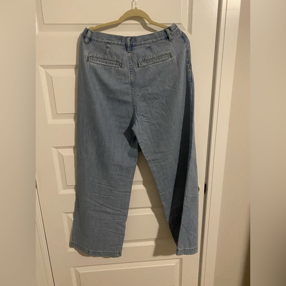 The Harlow Wide-Leg Jean: Airy Denim Edition - Picture 10 of 13